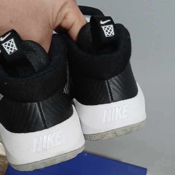 Nike Kids Black and White Sneakers, Gentle Used, Sz 6 , No Box - Picture 2 of 7